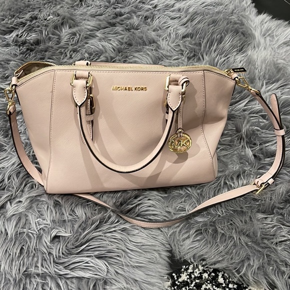 Michael Kors Ciara TZ Large Tote w/ zipper - Picture 2 of 10